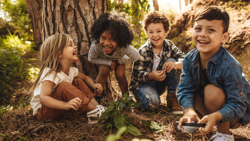 kids-laughing-outside